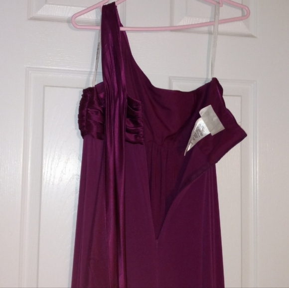 David's Bridal Gown Burgundy Size 4 One Strap Zipper Satiny Shoulder-Sash-Tail - Picture 5 of 9